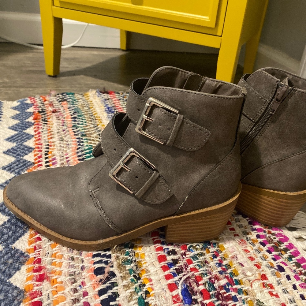 Girls boots